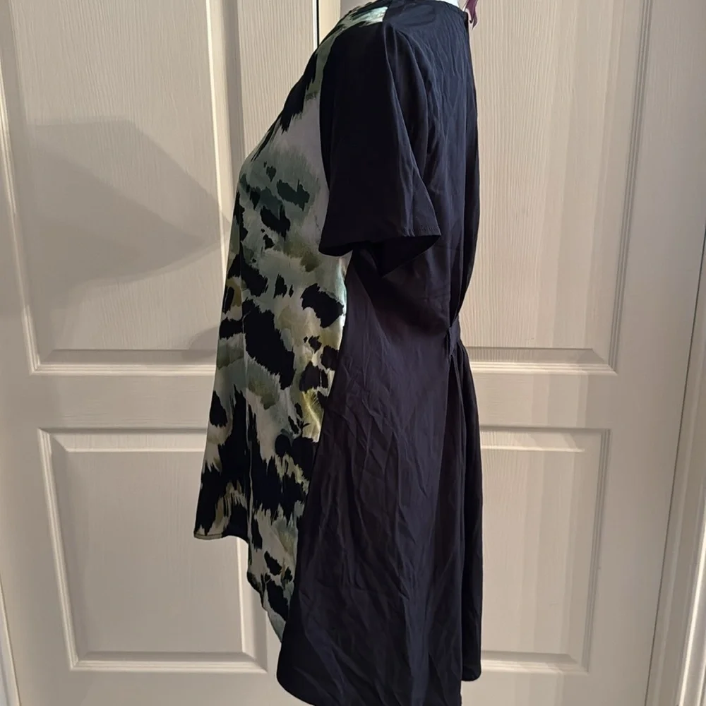 Pattern Tunic - Size Medium - Picture 3 of 11